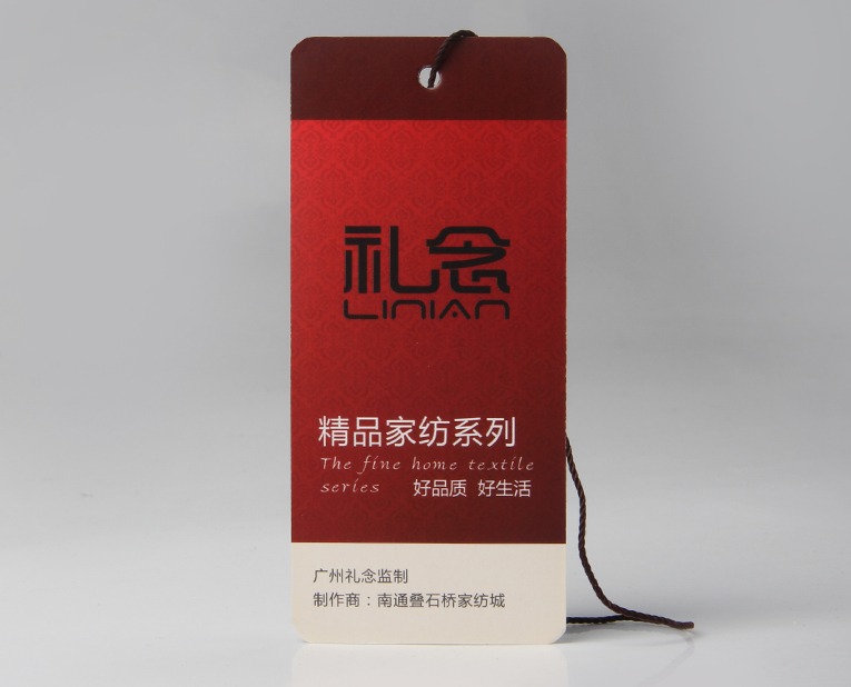 衣服吊牌在定做時出幺蛾子，制造商這樣做不懼怕劃痕
