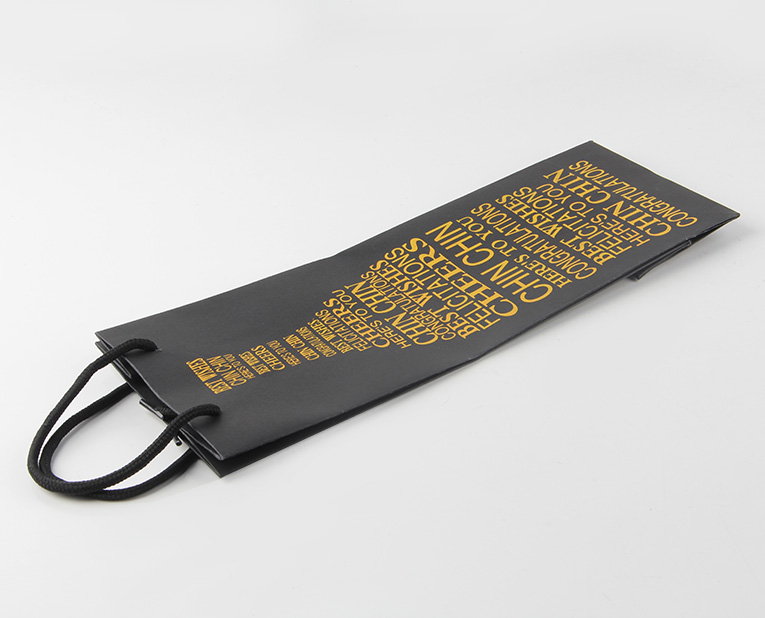 皮具禮品袋定做的質(zhì)量，其實(shí)能由“啞巴”傳遞出來(lái)