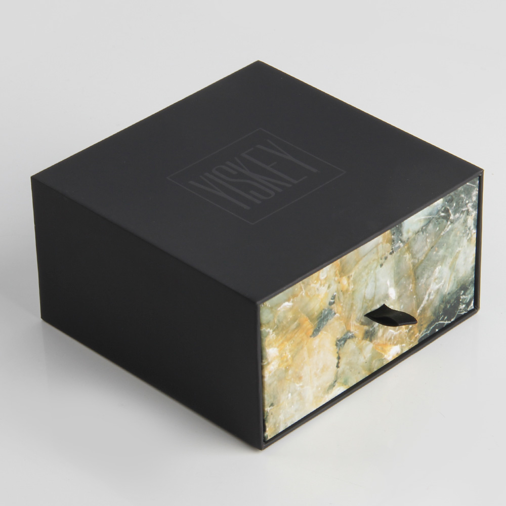 面膜精裝盒工廠的產(chǎn)品帶不帶病毒呢？