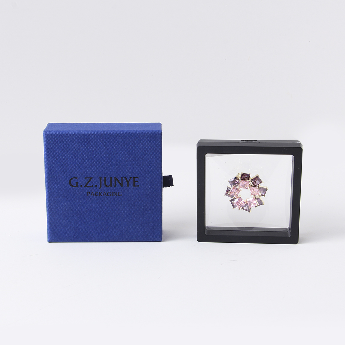 紙質(zhì)珠寶包裝盒會有哪些生產(chǎn)上的細(xì)節(jié)需要注意？